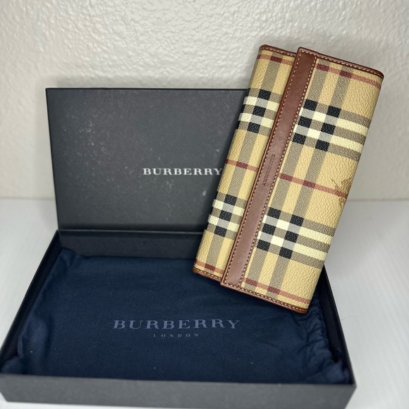 Authentic Burberry London Long Wallet - Picture 3 of 9